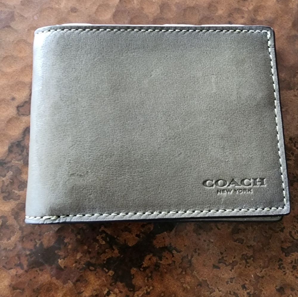NWT SLIM Men's Billfold Sports Calf Leather -Army Green